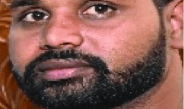DD Bar Murder: पुलिस को चकमा देकर कोर्ट पहुंचा ₹2 लाख का इनामी विश्वनाथ मंडल, जमशेदपुर कोर्ट में किया सरेंडर