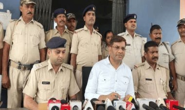 गिरिडीह में 50 लाख की नकली विदेशी शराब फैक्ट्री का भंडाफोड़, 350 पेटी फर्जी शराब जब्त