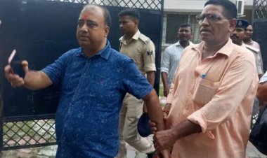 सीतामढ़ी : बाजपट्टी के सीओ प्रभात कुमार रिश्वत लेते रंगेहाथ गिरफ्तार, निगरानी विभाग की कार्रवाई से मचा हड़कंप