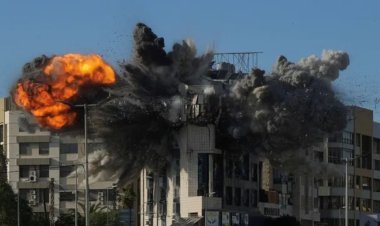 US-Iran War:7 घंटे तक बरसे अमेरिकी बम, ईरान में 35 की मौत-300 से ज्यादा घायल, होर्मुज में बढ़ा युद्ध का खतरा