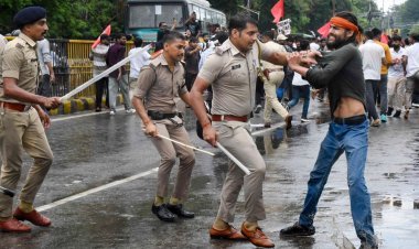 पटना में छात्रों का उग्र प्रदर्शन: राजभवन मार्च पर लाठीचार्ज, BJP विधायक की गाड़ी पर पथराव, शहर में हाई वोल्टेज