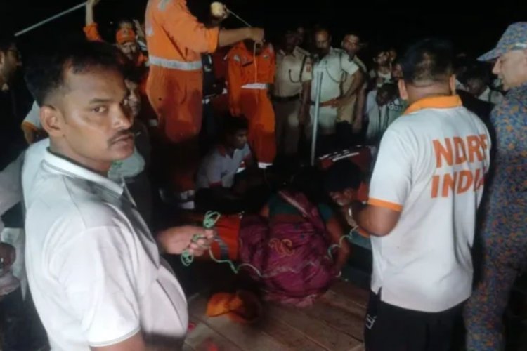 Gaya Borewell Rescue: 'हमरा बाहर निकाला मां...' 300 फीट गहरे बोरवेल में फंसे 4 साल के पीयूष को बचाने की जंग जारी