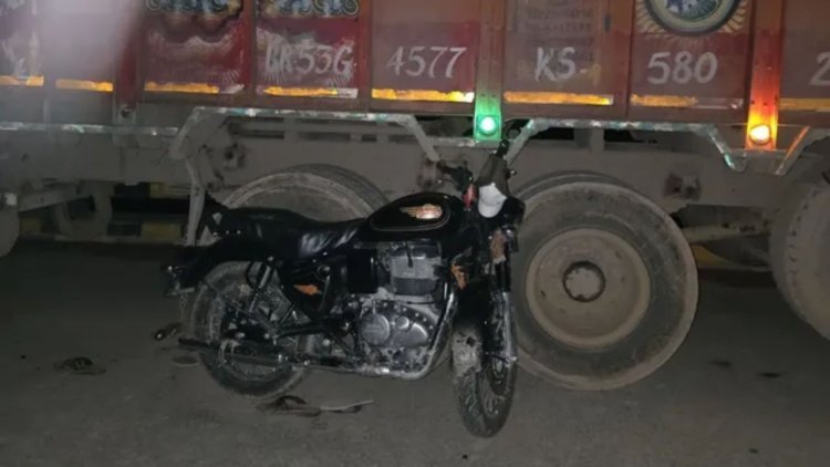 बिहार: दरभंगा में खड़े ट्रक से भिड़ी बुलेट, सेना के जवान समेत 3 दोस्तों की मौत