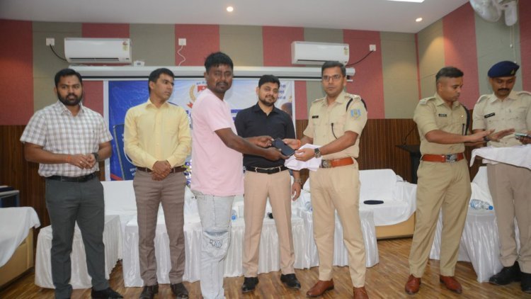 Mission Amanat: 505 लोगों की लौटी मुस्कान, धनबाद पुलिस ने लौटाए गुम और चोरी हुए मोबाइल