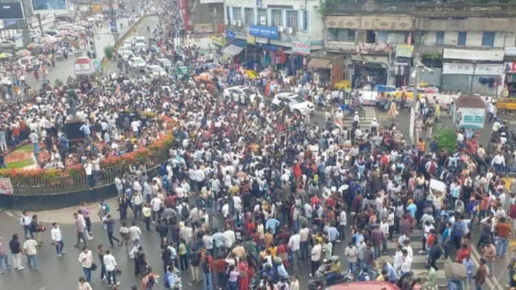 JPSC Protest: बारिश में भी नहीं रुका छात्रों का गुस्सा, रांची की सड़कों पर उग्र प्रदर्शन; पारदर्शी भर्ती की मांग