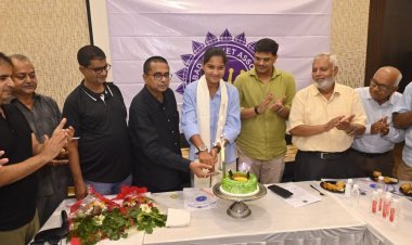 धनबाद की बेटी अनंदिता किशोर का डीसीए ने किया भव्य सम्मान, बोलीं- 'आज मैं जो भी हूं, डीसीए की बदौलत हूं'