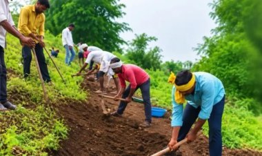महाराष्ट्र के माउंटेन मैन तुलसीराम गेडम: पत्नी को खोया तो उठाया फावड़ा, 1.5 KM सड़क बनाने में जुटा गांव