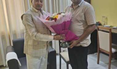 धनबाद: सांसद कालीचरण सिंह से मिले मनी महतो, विकास और सामाजिक मुद्दों पर हुई अहम चर्चा