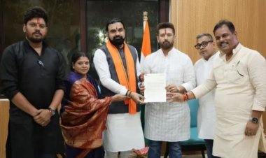 BPSC TRE-4 छात्रों के बीच पहुंचे चिराग, 15 मांगों का ज्ञापन लिया; CM सम्राट से की बात, कहा- लाठीचार्ज उचित नहीं