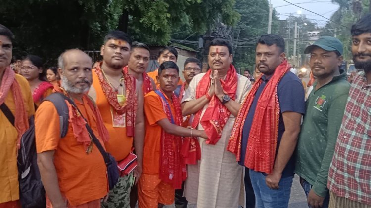 धनबाद: ‘बोल बम’ के जयघोष से गूंजा प्रेम नगर, उदय प्रताप सिंह ने सैकड़ों कांवरियों को दी शानदार विदाई