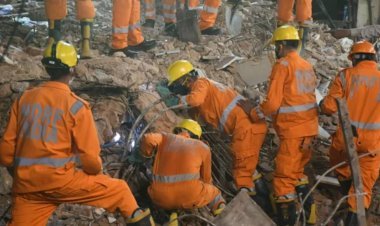 Delhi Building Collapse: सत्य निकेतन में पांच मंजिला इमारत ढही, 5 की मौत, मालिक पर FIR