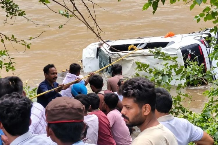 उज्जैन से बगलामुखी मंदिर जा रही कार नाले में बही, ओडिशा के 7 श्रद्धालु की मौत