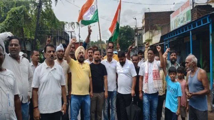 कतरास में भू-धंसान पर फूटा जनआक्रोश, शहर बंद; BCCL-DGMS के खिलाफ नारेबाजी