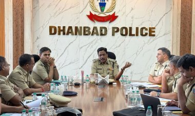 धनबाद में IG की हाईलेवल बैठक: 7 जिलों में अपराध, नक्सल-साइबर क्राइम पर मंथन