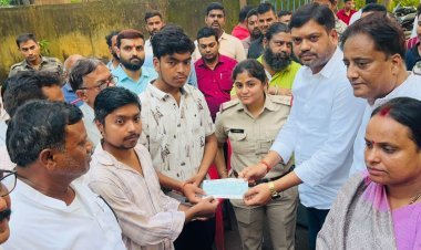 Dhanbad : कतरास में 20 घंटे बाद धरना खत्म, 5 लाख मुआवजा और 2 नौकरी पर बनी सहमति