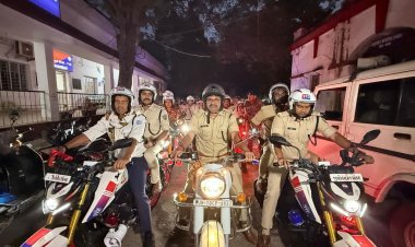 Dhanbad : दुर्गा पूजा पर अलर्ट धनबाद पुलिस, सिटी हॉक्स ने किया फ्लैग मार्च