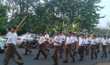 Dhanbad : विजयादशमी पर RSS का शस्त्र पूजन, घोष की धुन पर निकला पथ संचलन