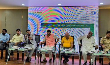धनबाद DMFT बैठक में गरमाया चापाकल मुद्दा: DDC के 10 हजार मरम्मत के दावे पर MLA का सवाल