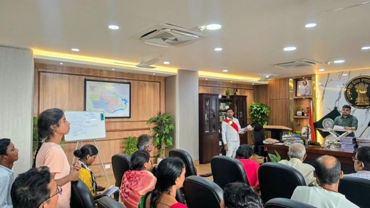Dhanbad: DC के  जनता दरबार में 100 से अधिक फरियादी, एक सप्ताह में निपटेंगे कई मामले