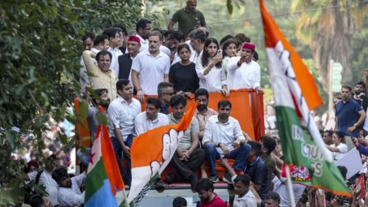 SIR पर अंतरिम रोक लगे, चुनाव आयोग के खिलाफ विपक्ष दलों की सुप्रीम कोर्ट  में याचिका