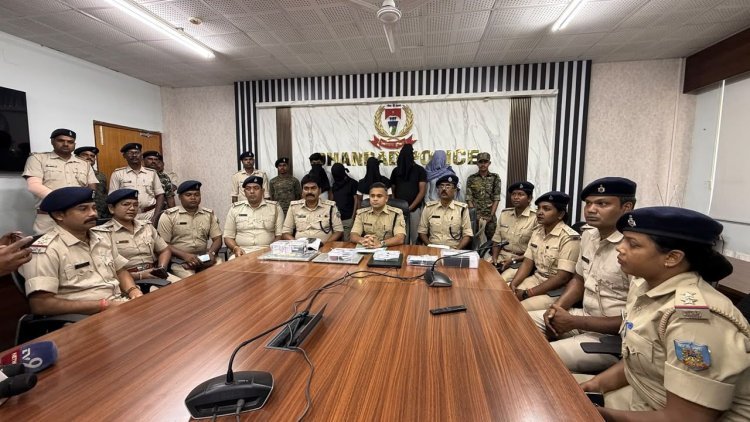 साइबर ठगों पर धनबाद पुलिस का शिकंजा, 5 अरेस्ट, 16 ATM कार्ड, 23 बैंक पासबुक बरामद